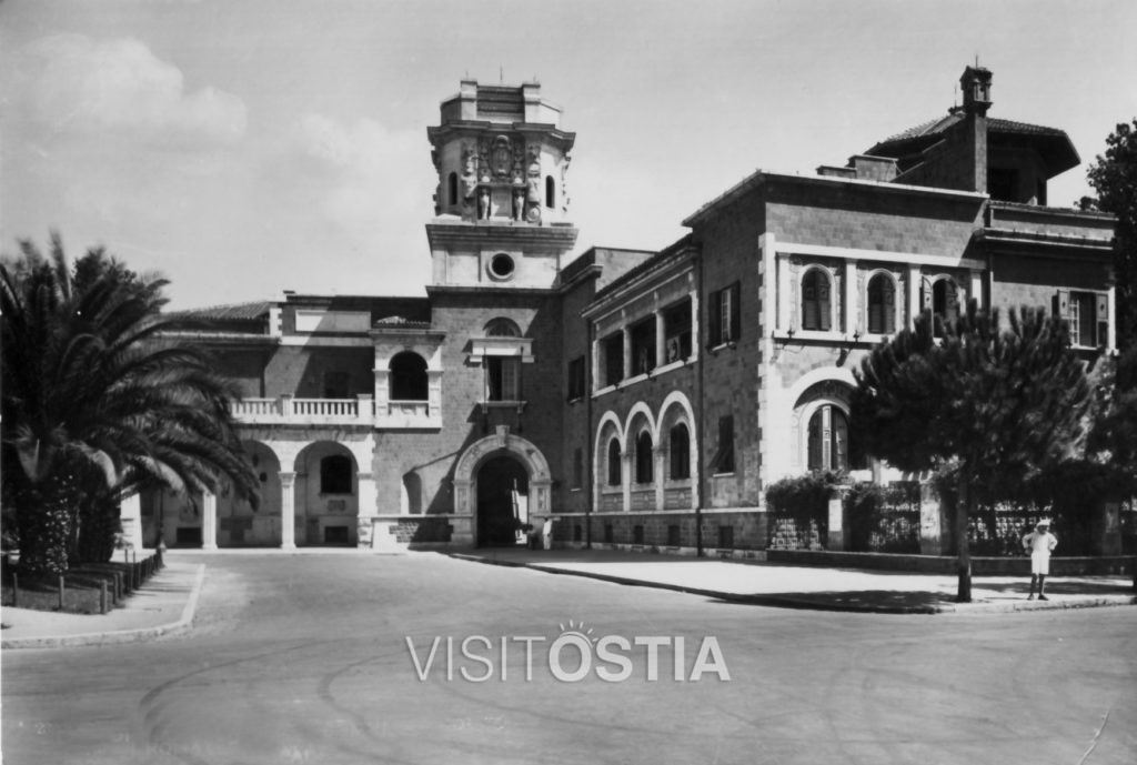 VisitOstia - Palazzo del Governatorato, veduta su piazza della Stazione Vecchia (anni '30)